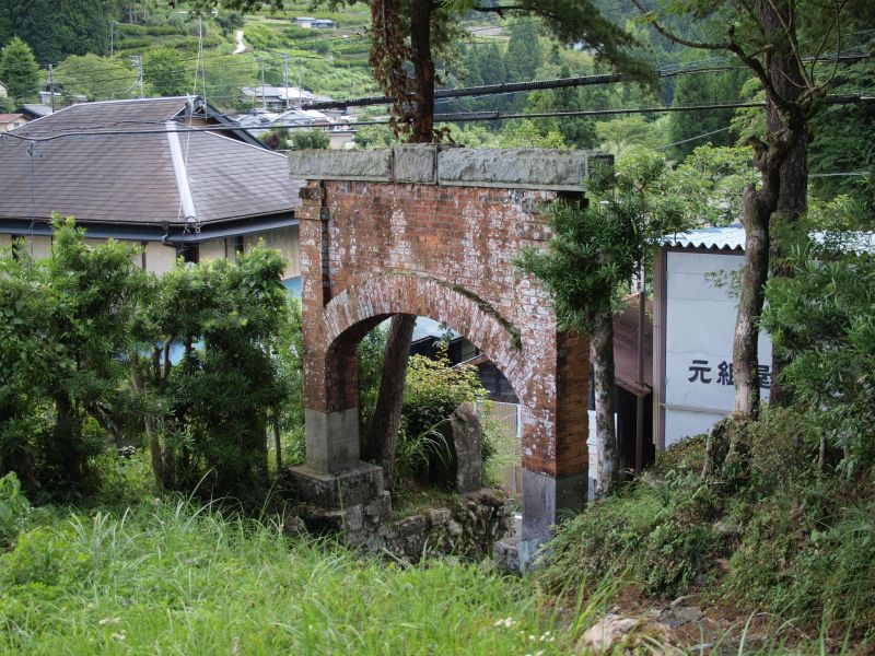 背面
