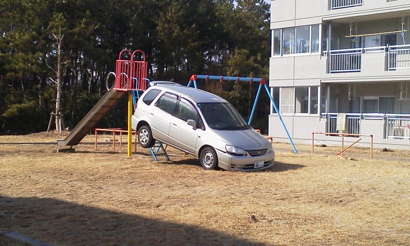流された車