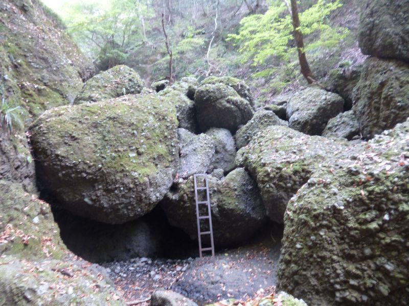 湯沢峡のはしご