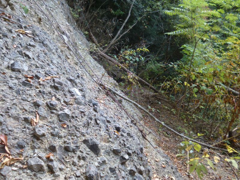 篭岩下の鎖場