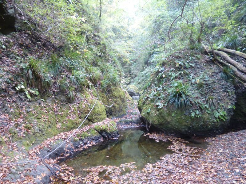湯沢峡の鎖場