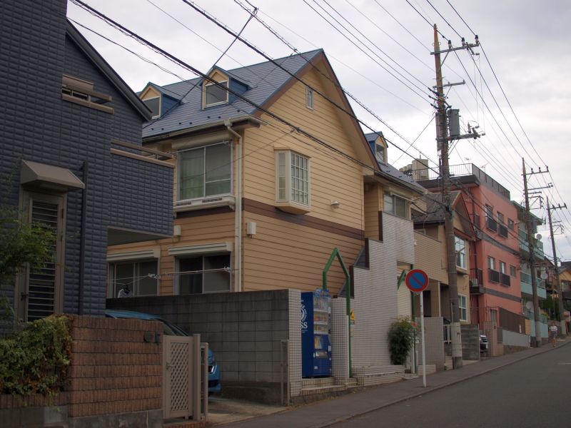 座間市緑ケ丘のアパート