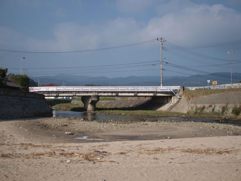 東連津橋